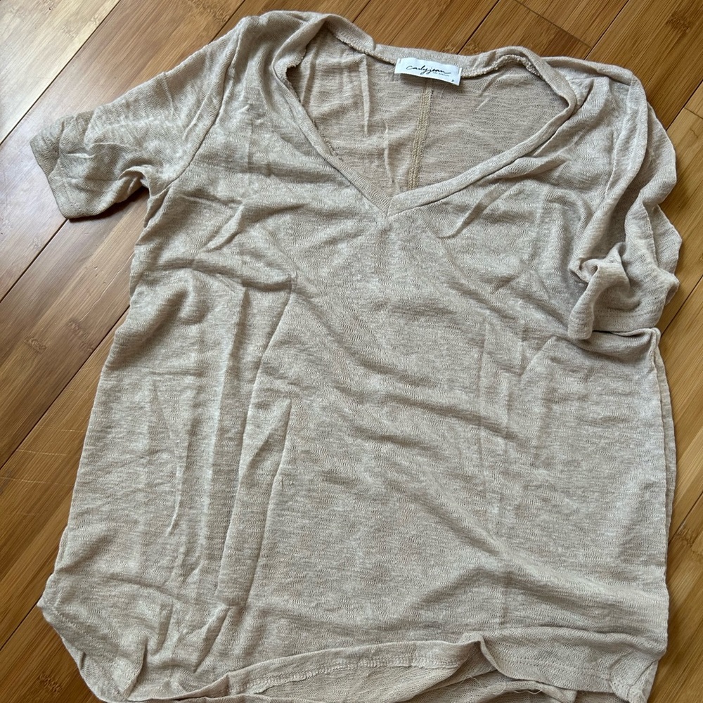 Super Soft Quinn Tee Shirt - Carly Jean Los Angeles - Medium